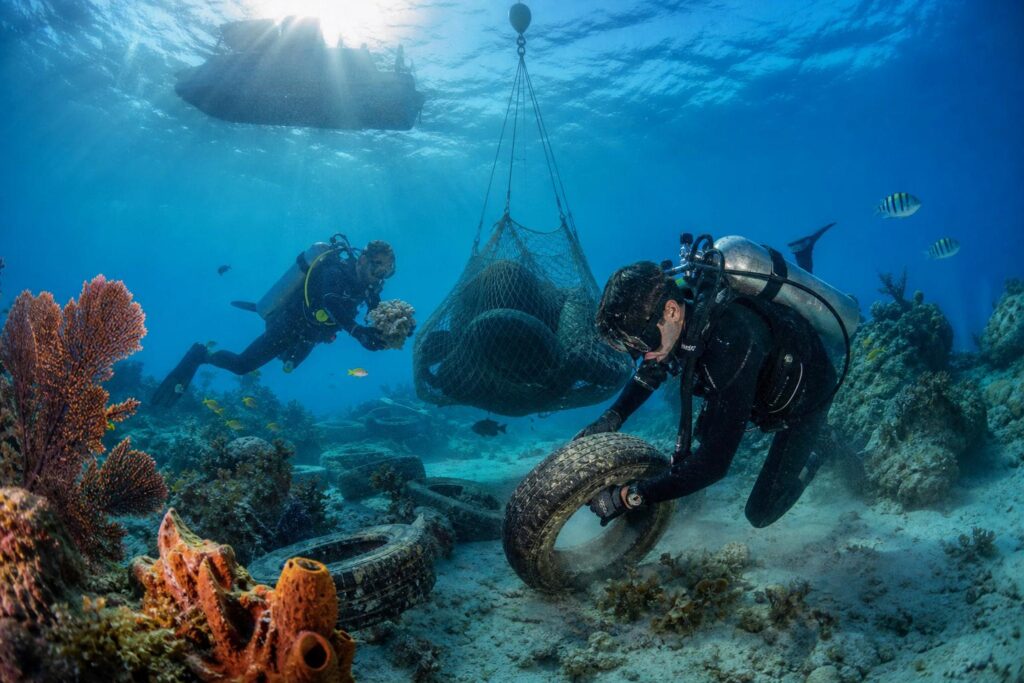 Au large de Fort Lauderdale, 535 676 pneus ont déjà quitté les fonds marins : le chantier doit encore durer quatorze ans